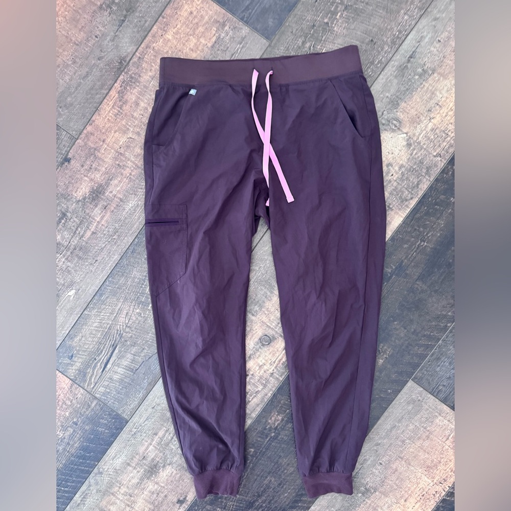 FIGS Zamora Jogger Scrub Burgandy Size Medium